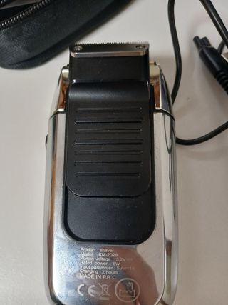 Kemei Afeitadora+trimmer 2028 en garantia