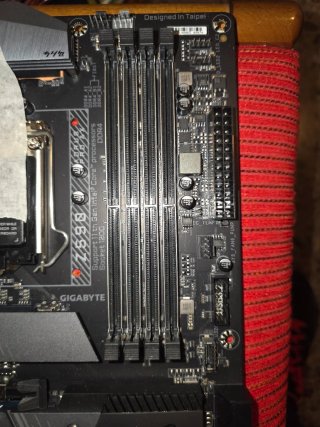 Placa Base Gigabyte Z590 Aorus Pro AX AVERIADA