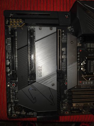 Placa Base Gigabyte Z590 Aorus Pro AX AVERIADA