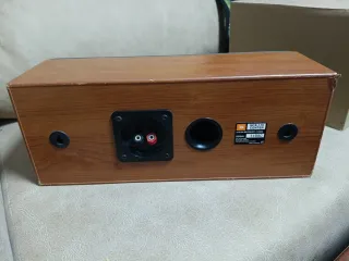 Altavoz JBL Negro y Marrón