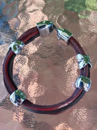 Pulsera cuero y metal plateado unisex