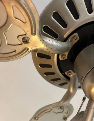 Ventilador de techo metálico con lámpara