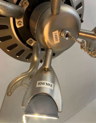 Ventilador de techo metálico con lámpara