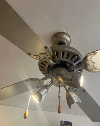 Ventilador de techo metálico con lámpara