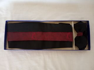 Conjunto Vintage de Pajarita y Fajín Negro/Burdeos