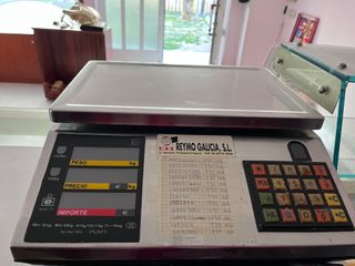 Vitrinas refrigeradas + cortadora + báscula