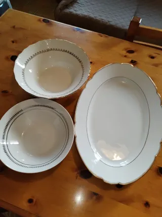 3 piatti da portata di marche diverse