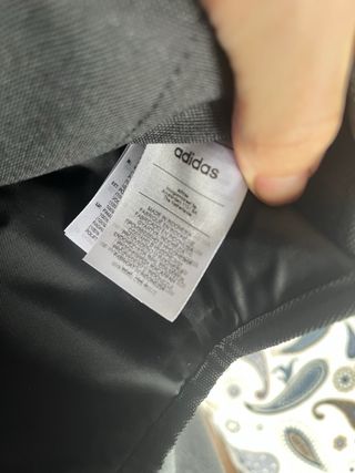 Cartera Adidas Negra con Rayas Blancas