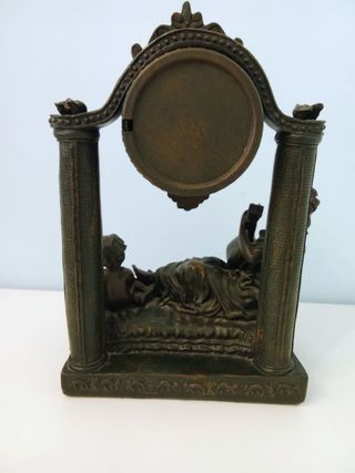 Orologio da tavolo in bronzo con figure