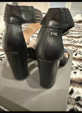 Sandali Nero Giardini oro e nero