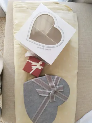 Cajas de regalo corazón. Nuevas y de cartón rígido