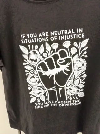 Camiseta Mujer Puño Alzado Talla M