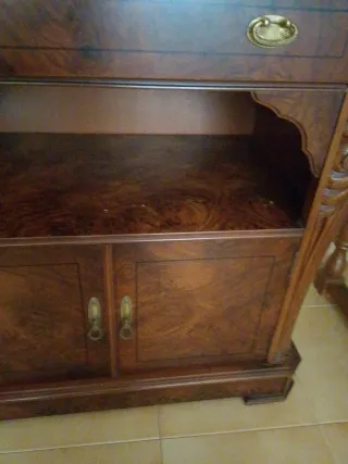 Mueble TV clásico madera oscura