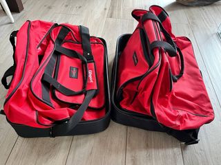Bolsa de viaje roja