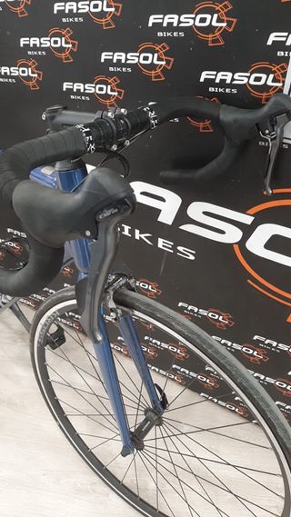 Bicicleta de carretera Kross azul