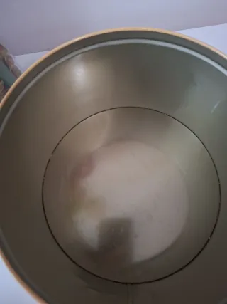 Caja metálica decorada