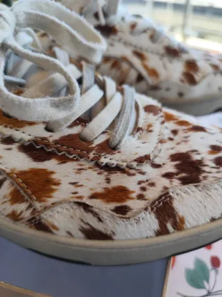 BIMBA Y LOLA Deportivas Piel Pelo Animal Print