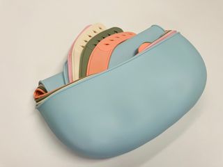 Babero silicona verde con bolsillo