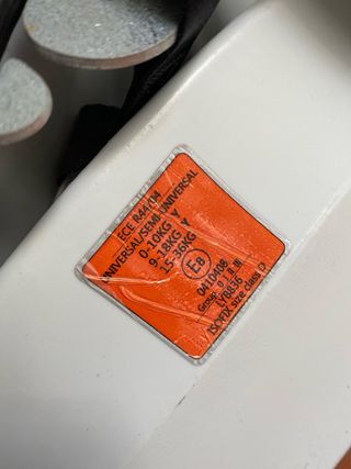 Silla coche infantil gris y negro