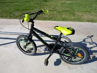 Bicicleta infantil 16 negra y verde neón