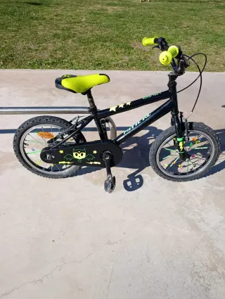 Bicicleta infantil 16 negra y verde neón