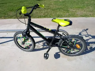 Bicicleta infantil 16 negra y verde neón
