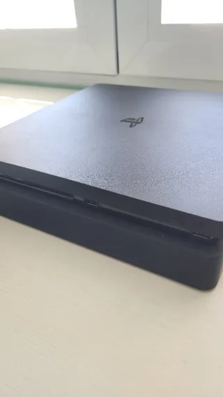 PS4 Slim 500GB + Mando DualShock 4