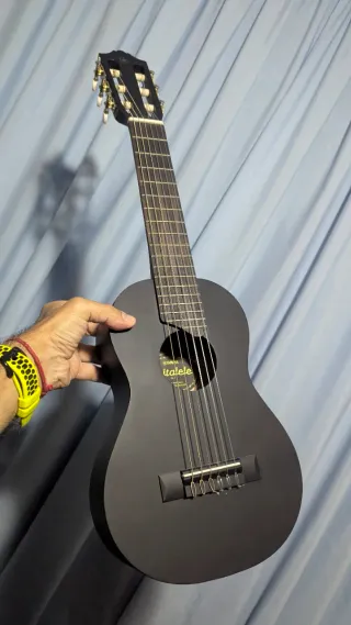 Guitalele Yamaha GL1 Negro COMO NUEVO