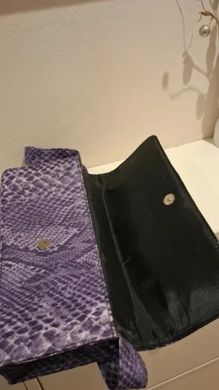 Bolso morado estampado serpiente