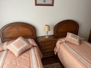 Estructura de cama con cabecero de  madera 90