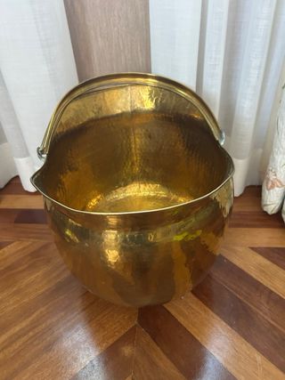 Cubo de carbón de latón martillado