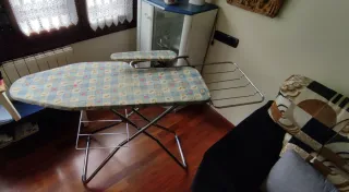 Tabla de Planchar Plegable con Accesorio .