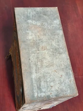 Antigua caja galletas Huntley & Palmers