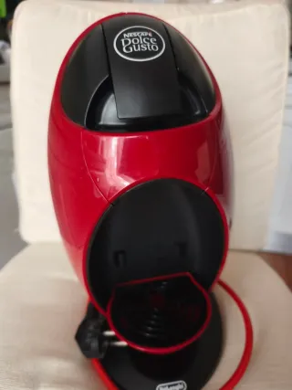 Cafetera Dolce Gusto Nescafé Roja