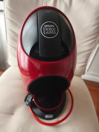 Cafetera Dolce Gusto Nescafé Roja