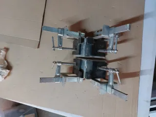 2 Prensa de esquina antigua. Sargento de esquina