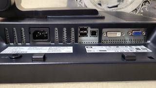 Monitor HP 19 con peana