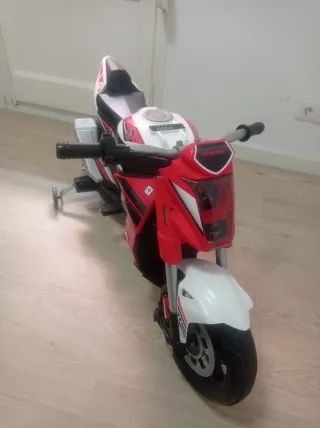 Moto a batería Injusa Roja y Blanca
