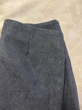 Falda mini Mango gris talla M cremallera lana