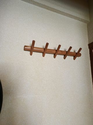 Perchero de madera para pared