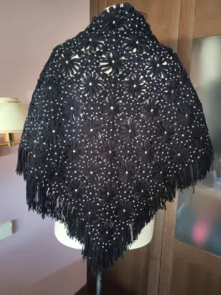 Chal tejido lana blanco y negro 1,30 x 0,70cm