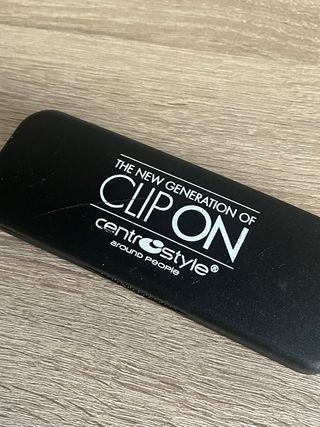 Gafas de sol azules y turquesas