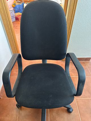 2 sillas de oficina negra de piel sintética