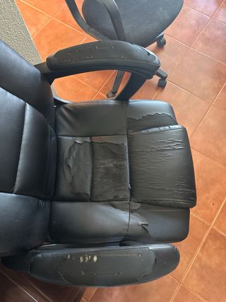 2 sillas de oficina negra de piel sintética