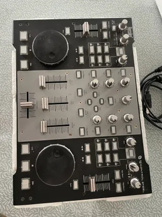Mesa de mezclas DJ Hercules