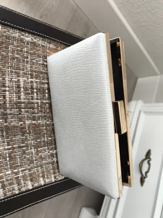 Bolso Clutch Blanco Polipiel Dorado