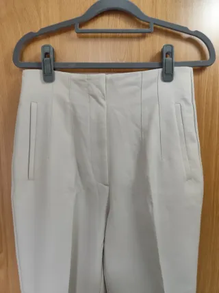 Pantalón Zara beige