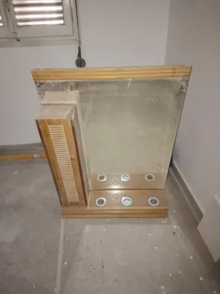 Armario de baño de madera y cristal