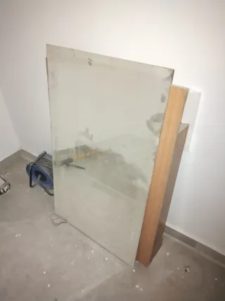 Armario de baño de madera y cristal
