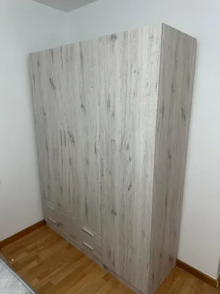 Nuovi armadi a 3 ante in bianco e legno